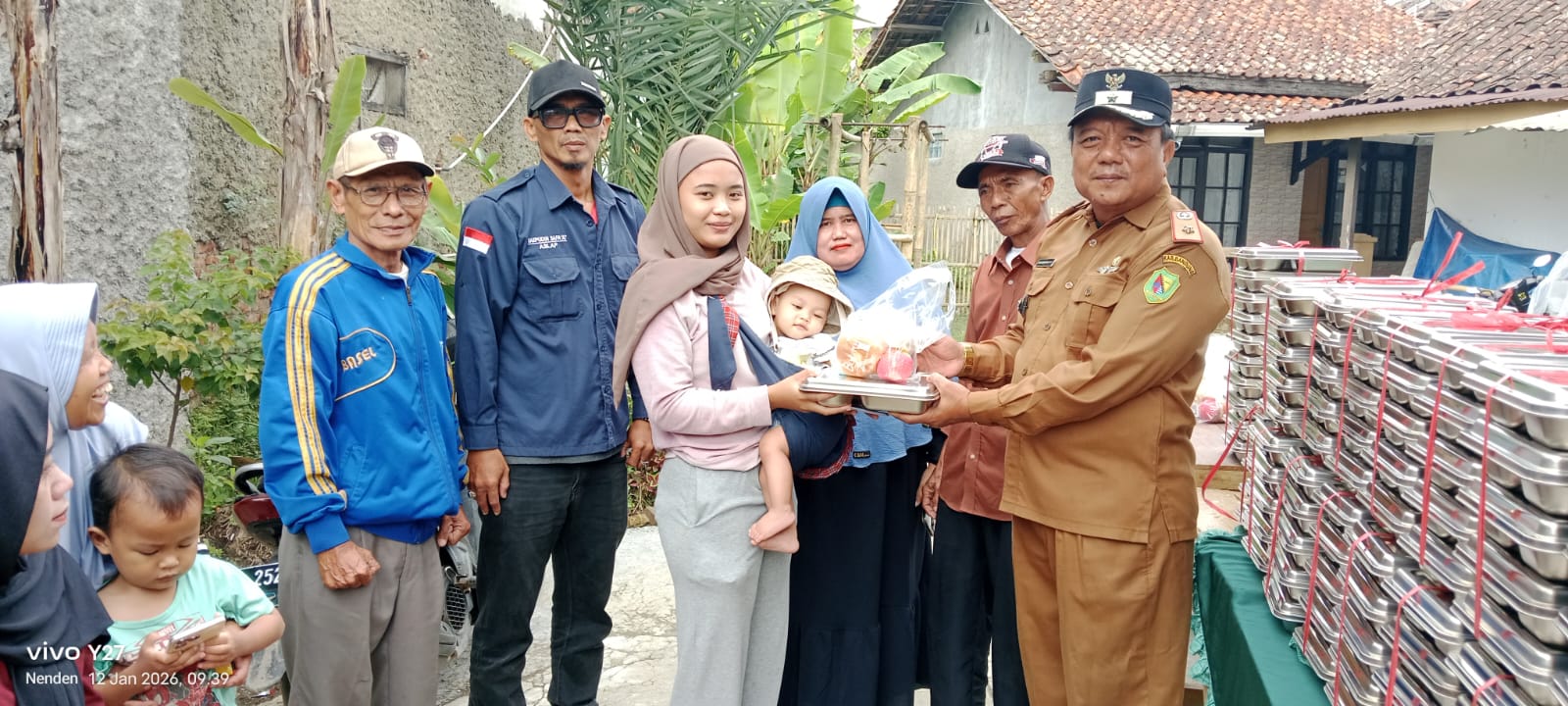 Cegah Stunting, Kades Bojongmalaka Hadiri Pembagian Makanan Bergizi untuk Ibu Hamil dan Menyusui