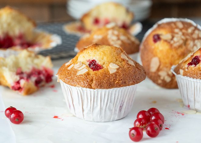 Muffin kismis merah dan almond