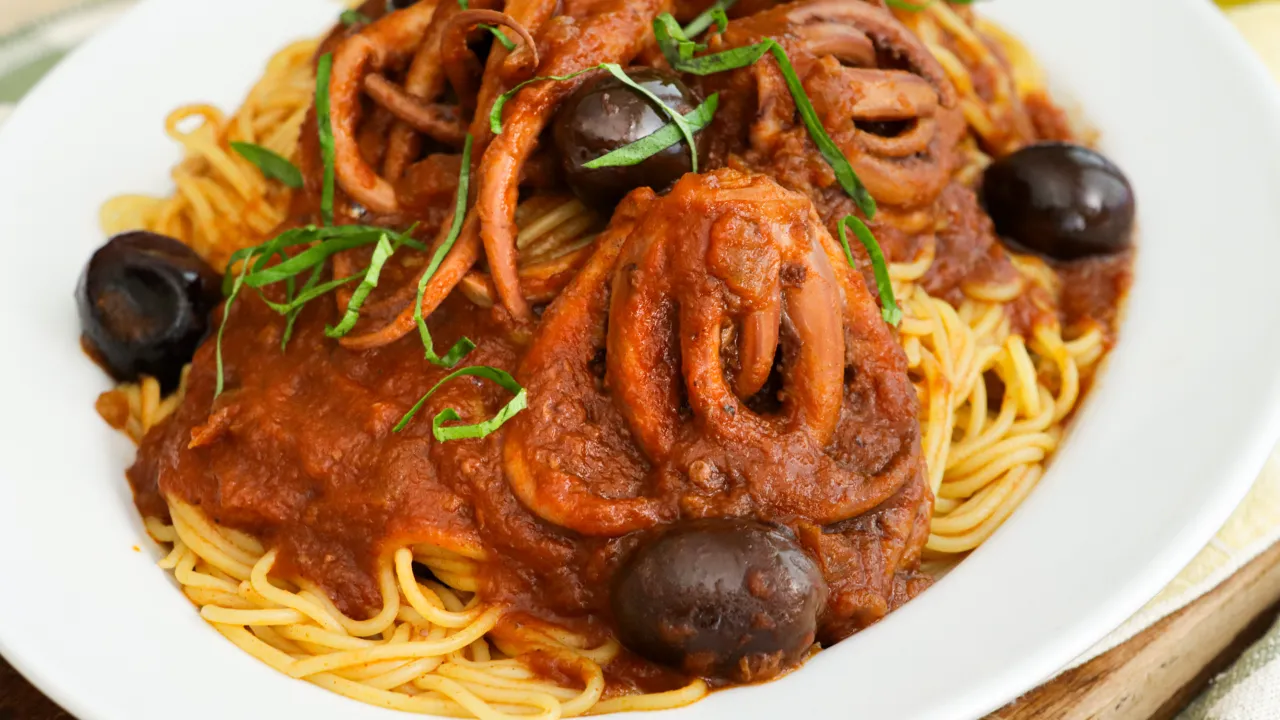 Mie dengan Saus Cumi