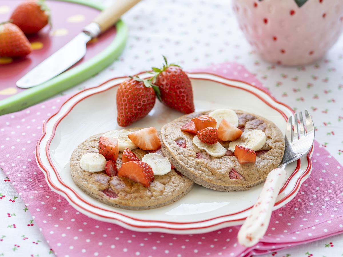 Pancake oatmeal dan stroberi di airfryer